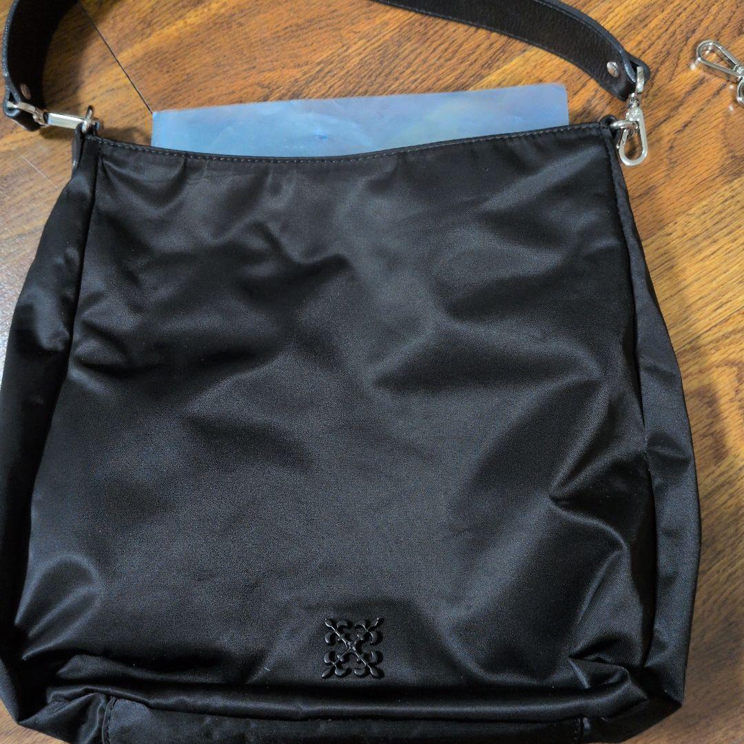 ラシット　ブラック ショルダーバッグ