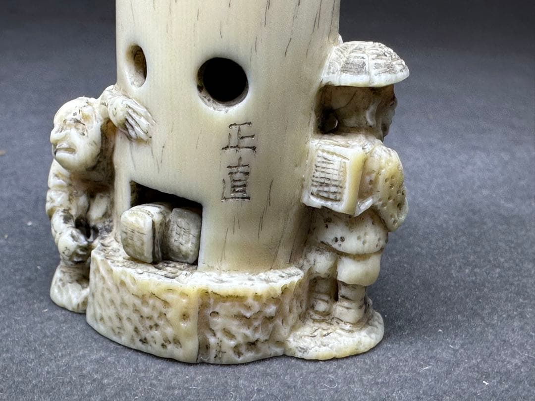 極上 根付 奈良 大仏柱 煙草 大彫刻 置物 細密細工 骨董 アンティーク在銘