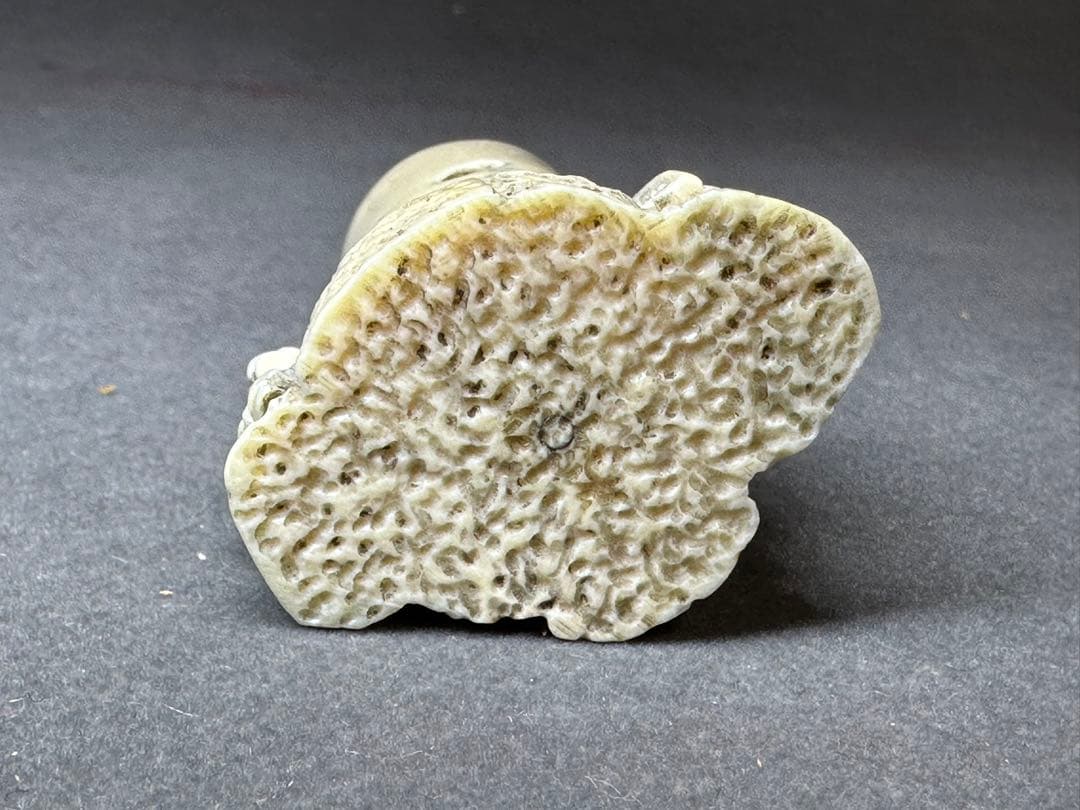 極上 根付 奈良 大仏柱 煙草 大彫刻 置物 細密細工 骨董 アンティーク在銘