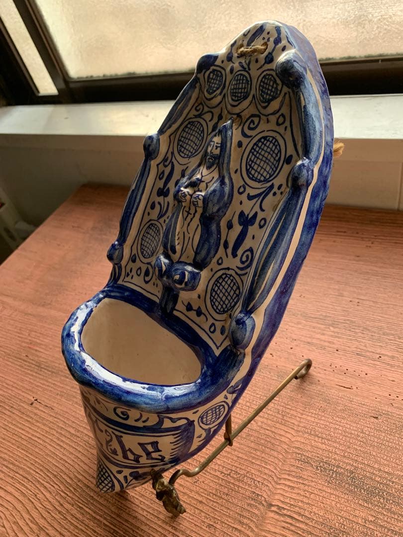 グランピエ ビンテージスペイン陶器の聖水入れ壁掛け！大胆な筆使いが