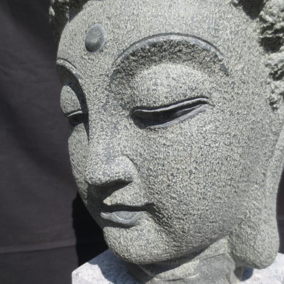 仏頭 仏像 石 みかげ石 置物 仏教 御影石 高さ約30cm、台座付き 【B】