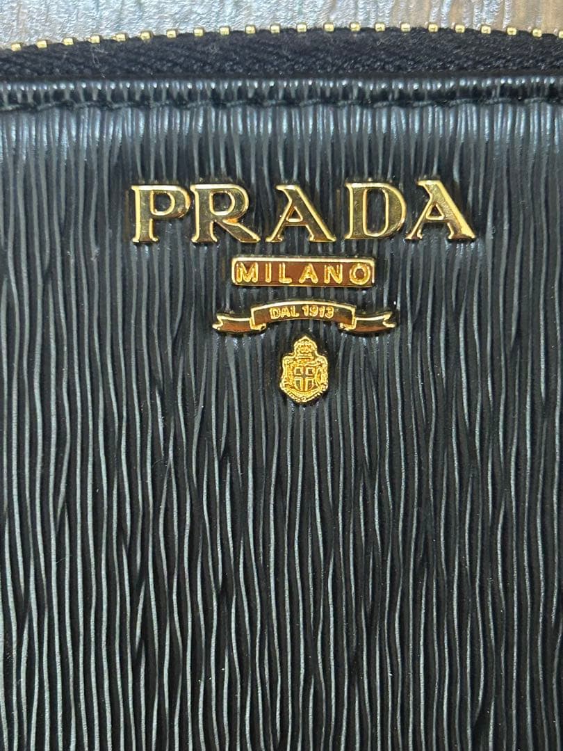 PRADA エピレザー ブラック ケース
