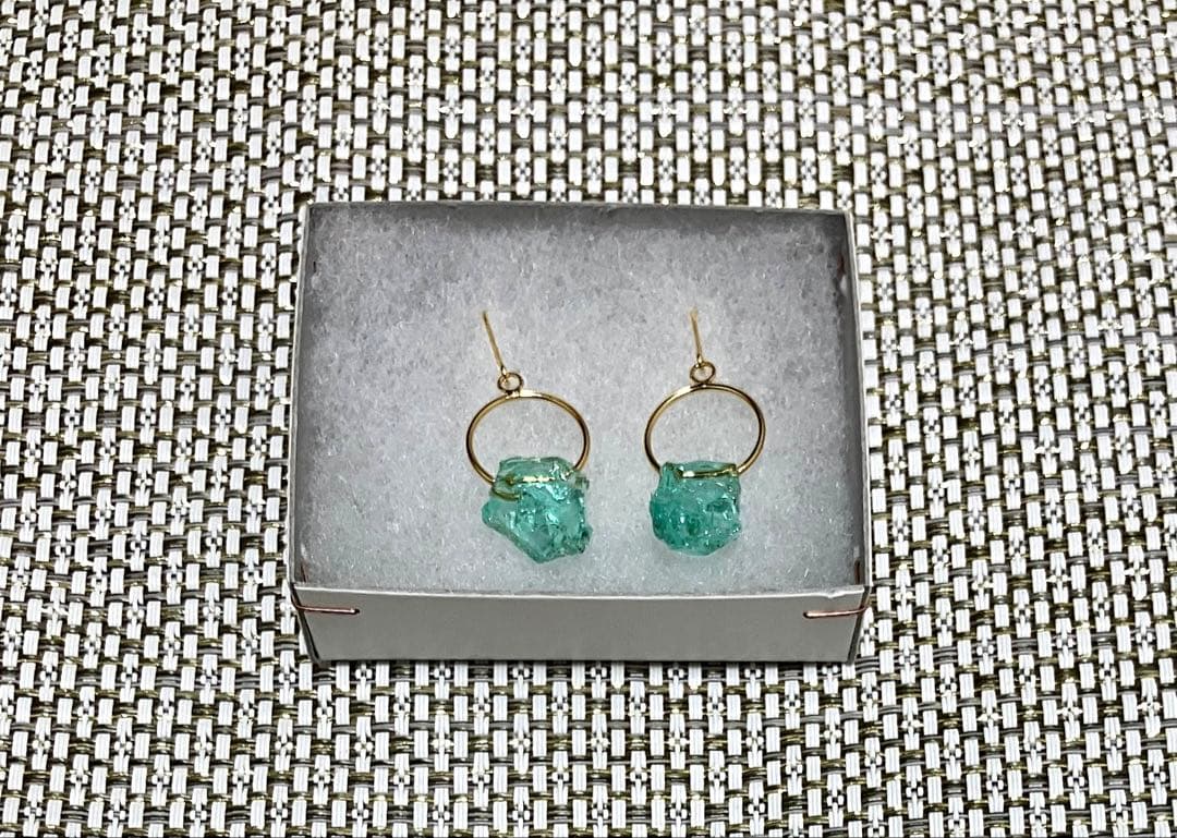 ON glass jewelry FRAGMENT green ピアス