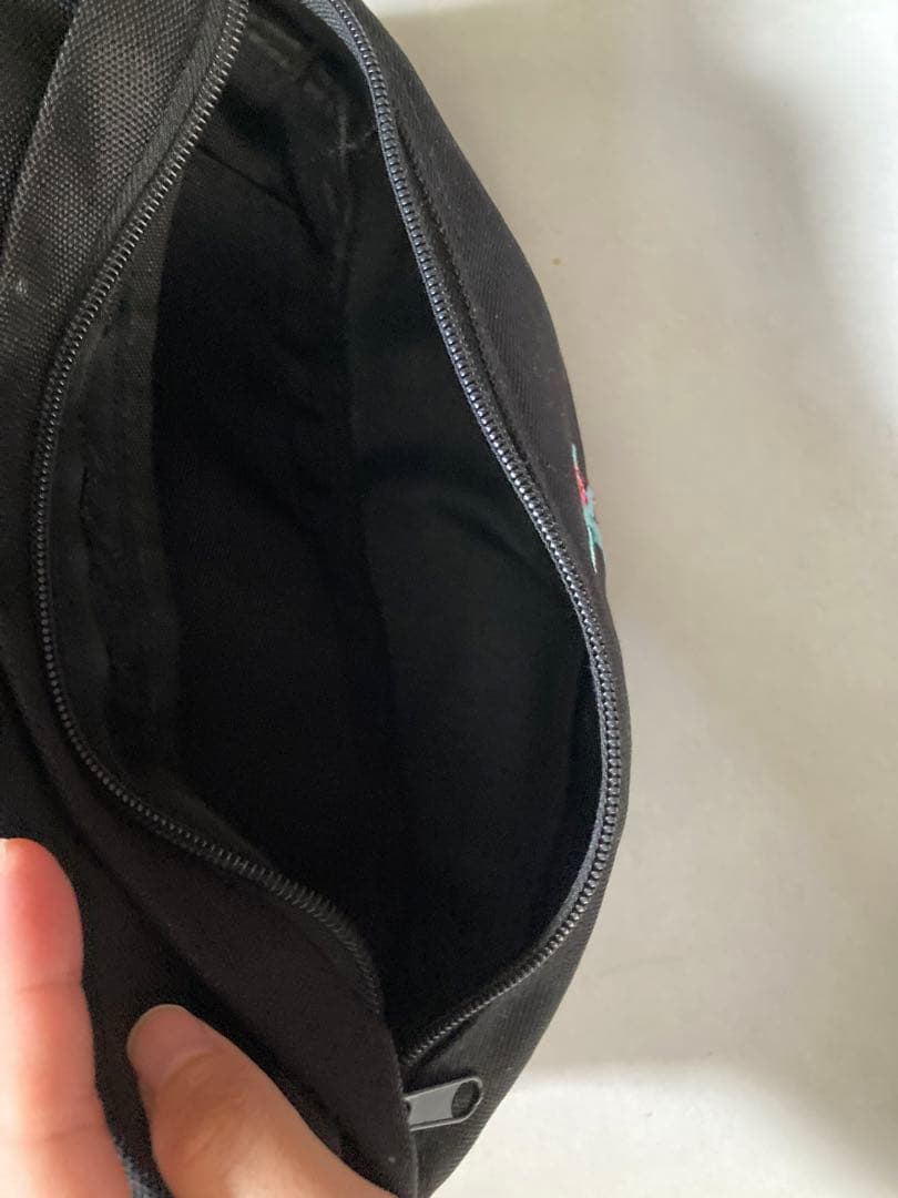 aiko LLR8ウエストポーチ 黒 ボディバッグ