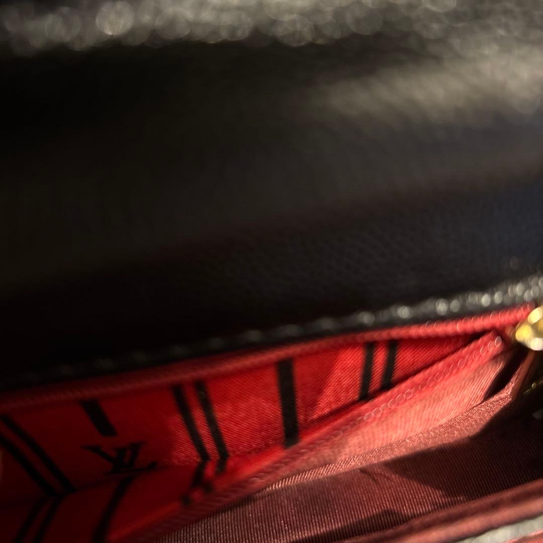 CHANEL ブラックレザー ショルダーバッグ ノベルティ