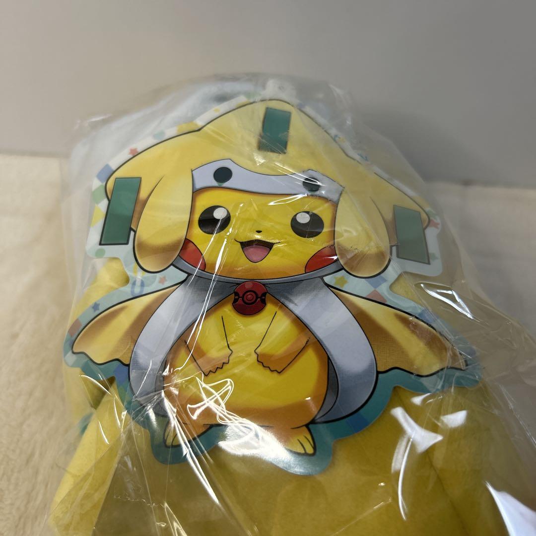 【タグ付き】新品 ポンチョを着たピカチュウ　ジラーチ　ぬいぐるみ