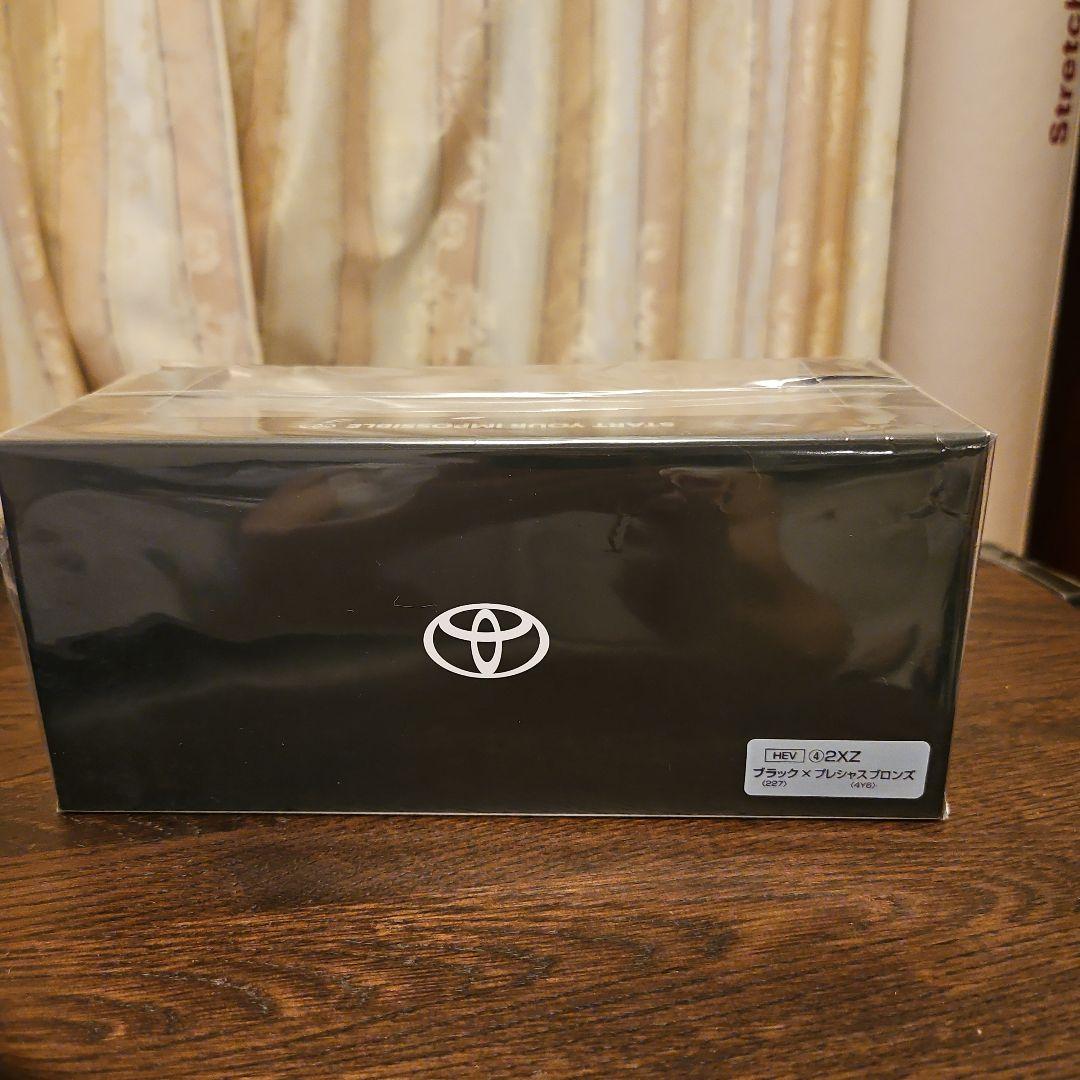 トヨタ CROWN SPORT 1/30ミニカー ブラック✕プレシャスブロンズ