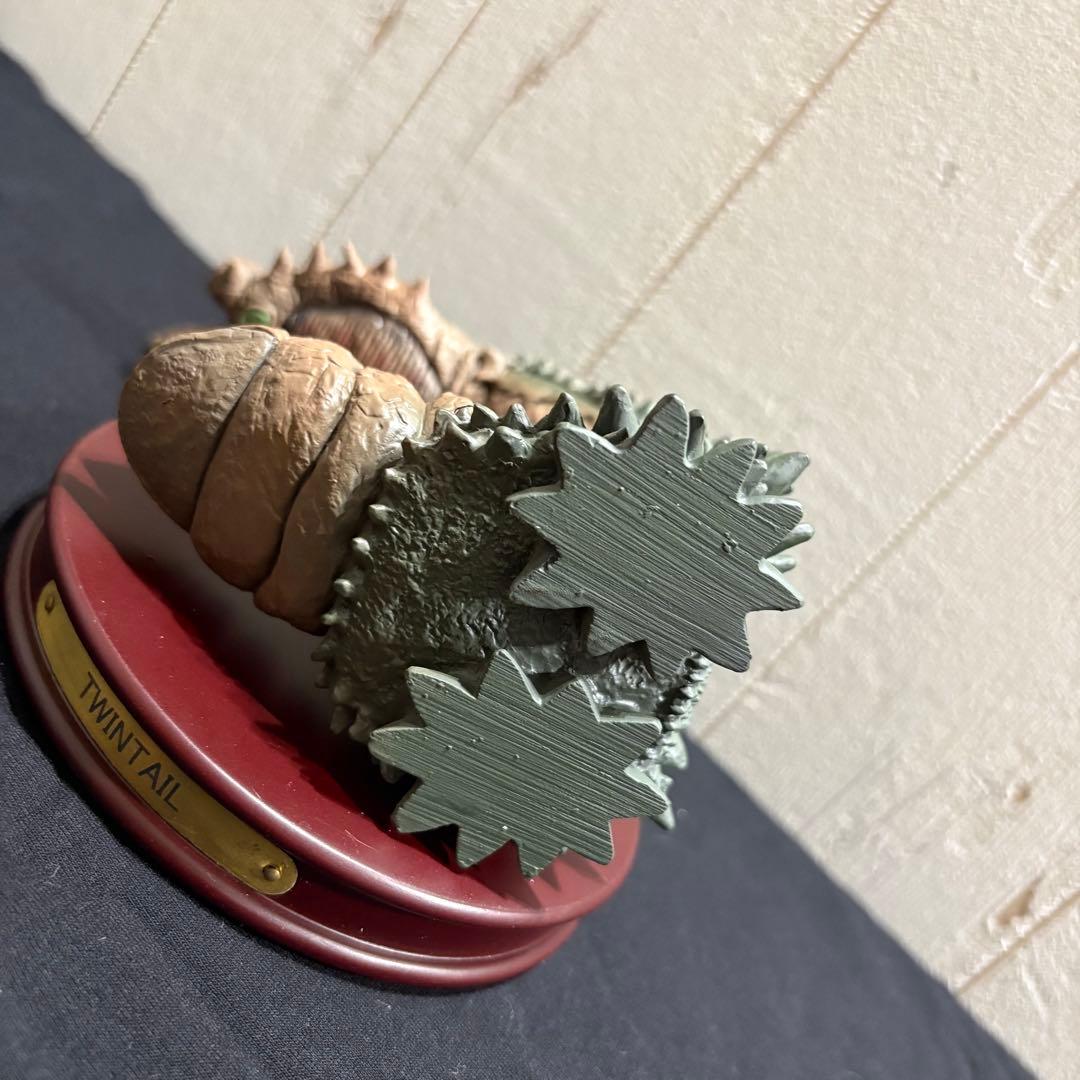 【希少品】古代怪獣　ツインテール　地球防衛軍秘密基地本部　塗装済完成品