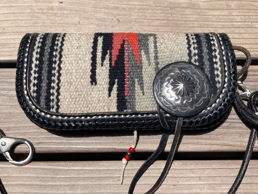 ラッキージョン　コンチョ　レザー　ラグウォレット　長財布 レザーストラップ付