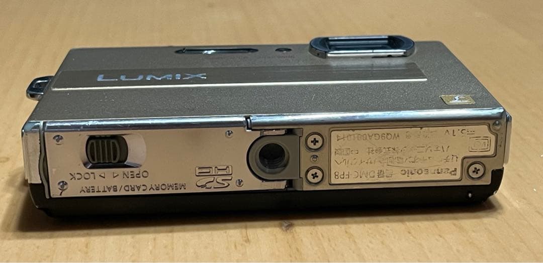 LUMIX カメラ 表示文字剥がれあり - メルカリ