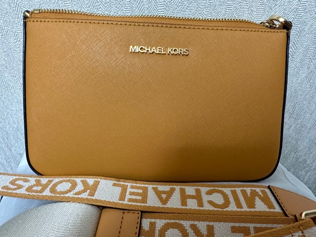 y*e様 新品未使用　マイケルコース　クロスボディ