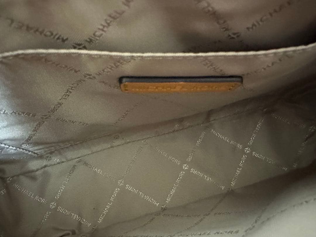 y*e様 新品未使用　マイケルコース　クロスボディ