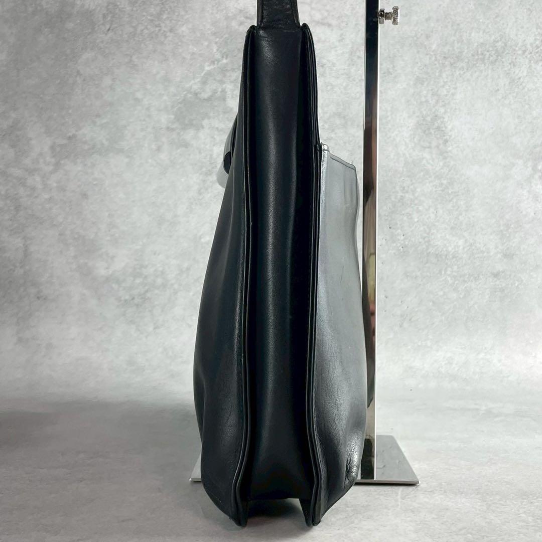 美品 ジバンシー ショルダーバッグ ロゴ金具 オールレザー フラップ ブラック