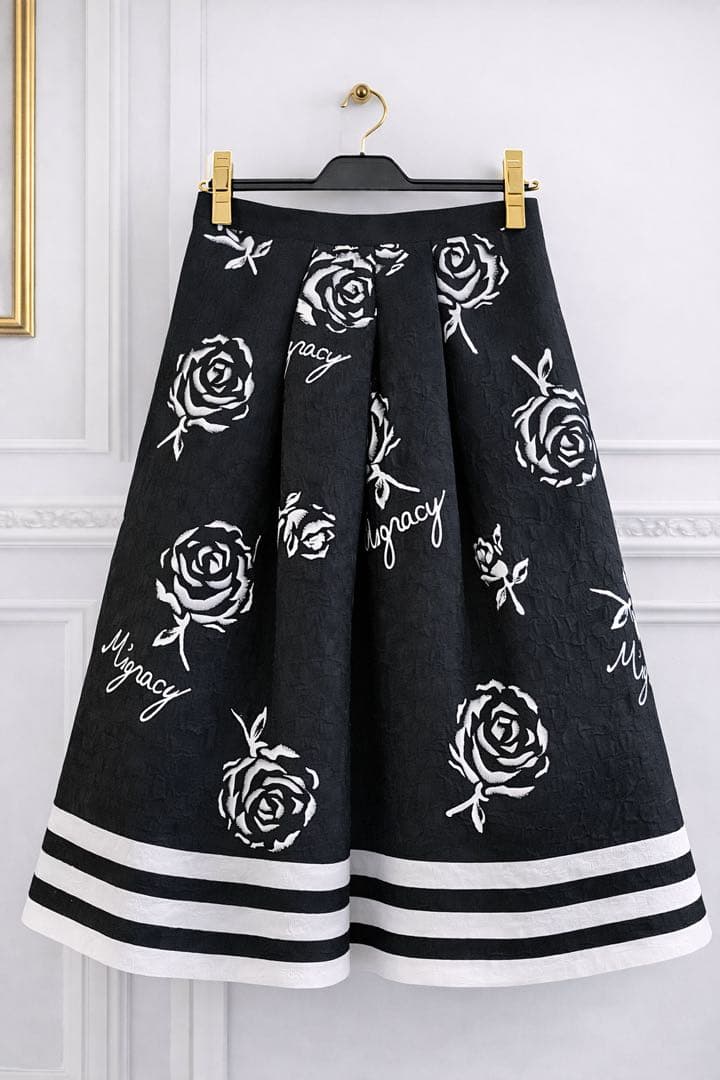 新品*未使用☆インスタ掲載☆M'S GRACY ☆バラ柄フレアスカート