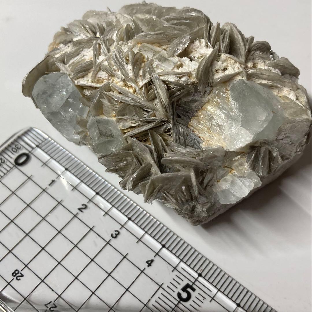 100g超 アクアマリン モスコバイト 共生鉱 クラスター スカルドゥ