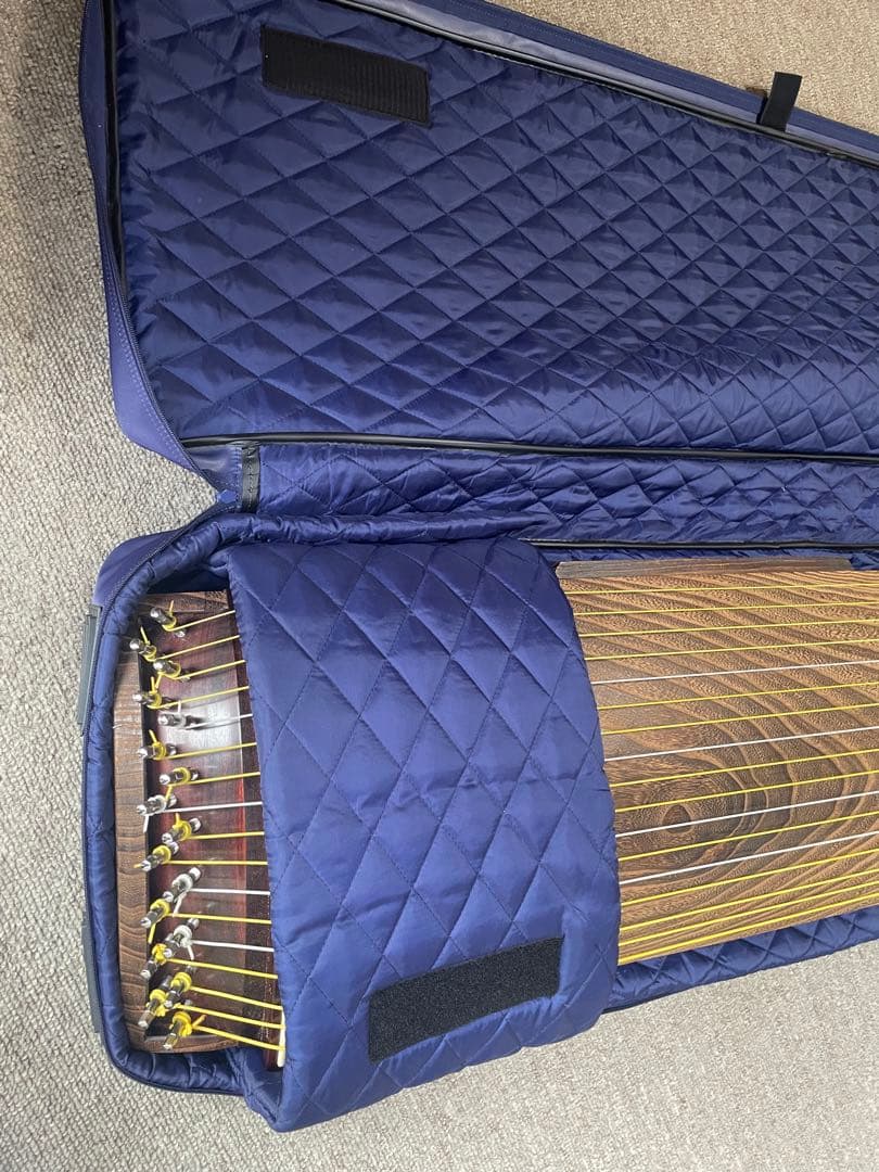 十七絃筝 紅木巻き、専用ケース付き，十七弦柱（大），十七