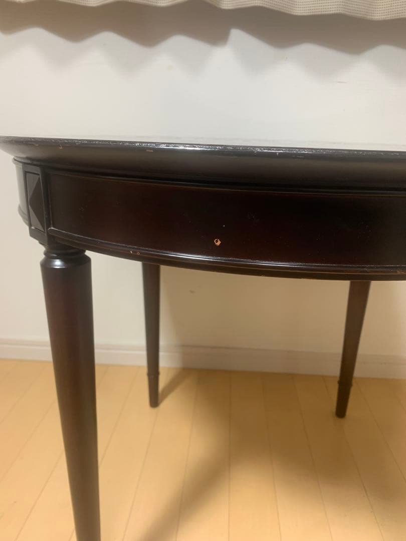 ラウンドテーブル　ダークブラウン 円形ダイニングテーブル　アンティーク