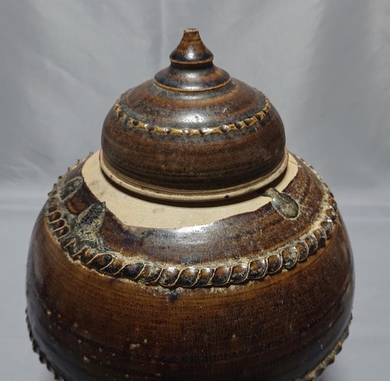 タイ　サンカンペン窯　蓋付き　褐釉壷　15～16世紀　27.2cm