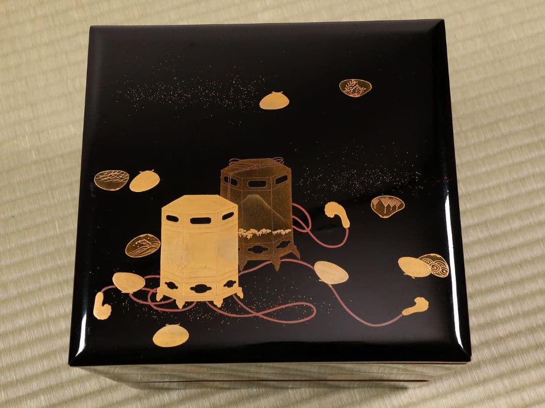 木製漆器 貝桶 金蒔絵 三段 重箱 黒塗 朱塗 梨地 雛 漆芸【MA745】