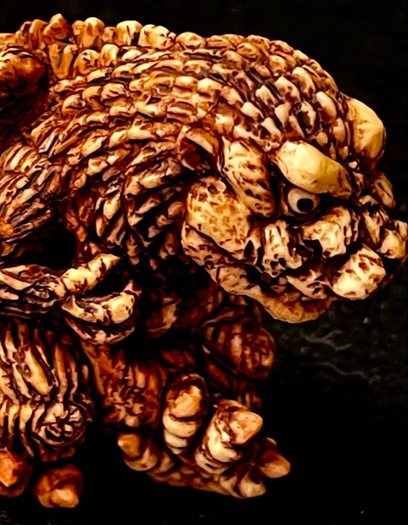 東宝怪獣根付 初代ゴジラ 木札 木箱付き ゴジラ 1954 未使用品 - メルカリ