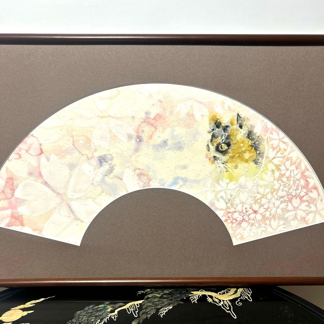 日本画「さくら　三毛　扇あつらえ」　幸福の三毛猫
