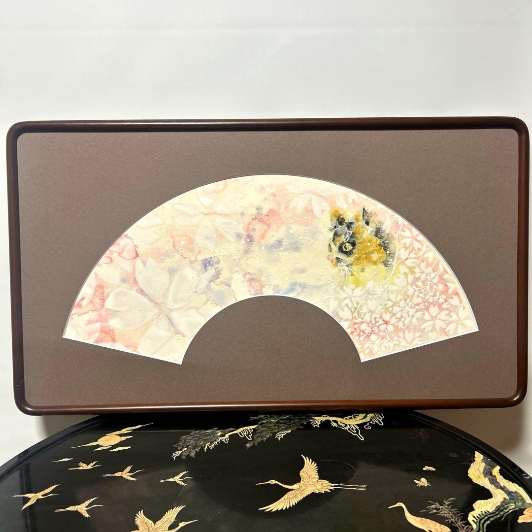 日本画「さくら　三毛　扇あつらえ」　幸福の三毛猫