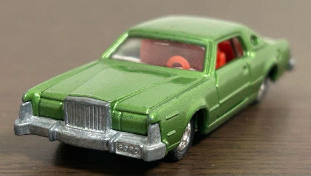 青箱 トミカ フォード コンチネンタル マークIV