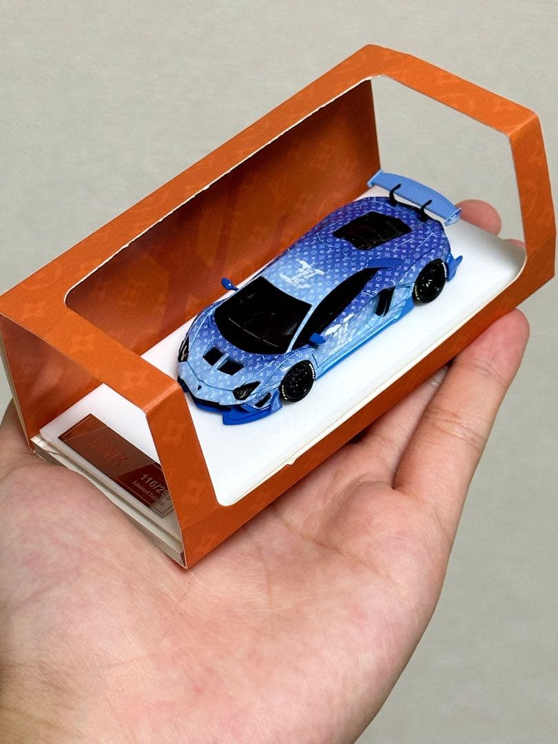 ルイ・ヴィトン特注 1/64ミニカー　ランボルギーニ・アヴェンタドール