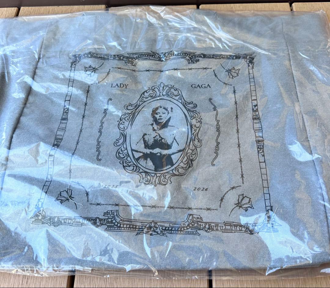 新品未開封 レディー・ガガ グレー トートバッグ - メルカリ