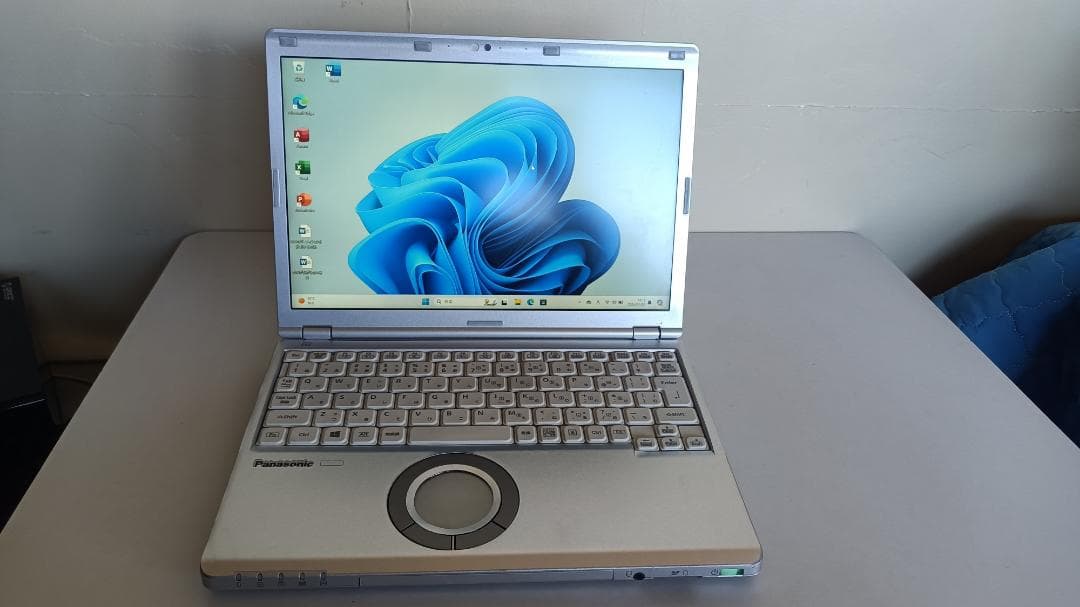 ノートパソコンpanasonic第七世代Core i5 SSD256Gメモリ8G ⑫【第7世代i5、
