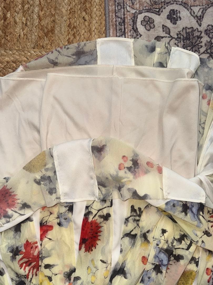 VIVIENNE TAM花柄フレアスカート