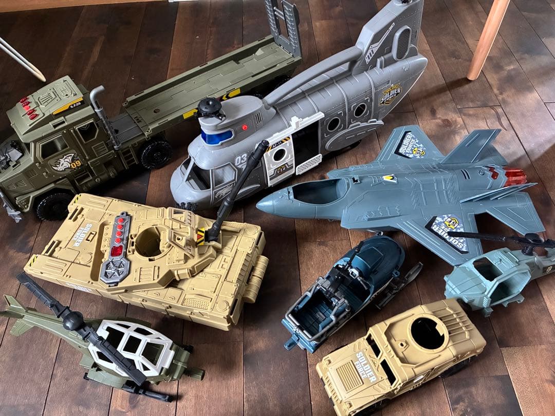 ソルジャーフォース　軍用車両と航空機のセット