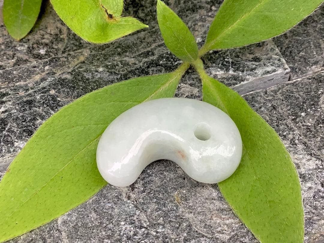 希少黄色味入り＊氷‼️ お守り*守護石に 一生物の本物糸魚川翡翠勾玉