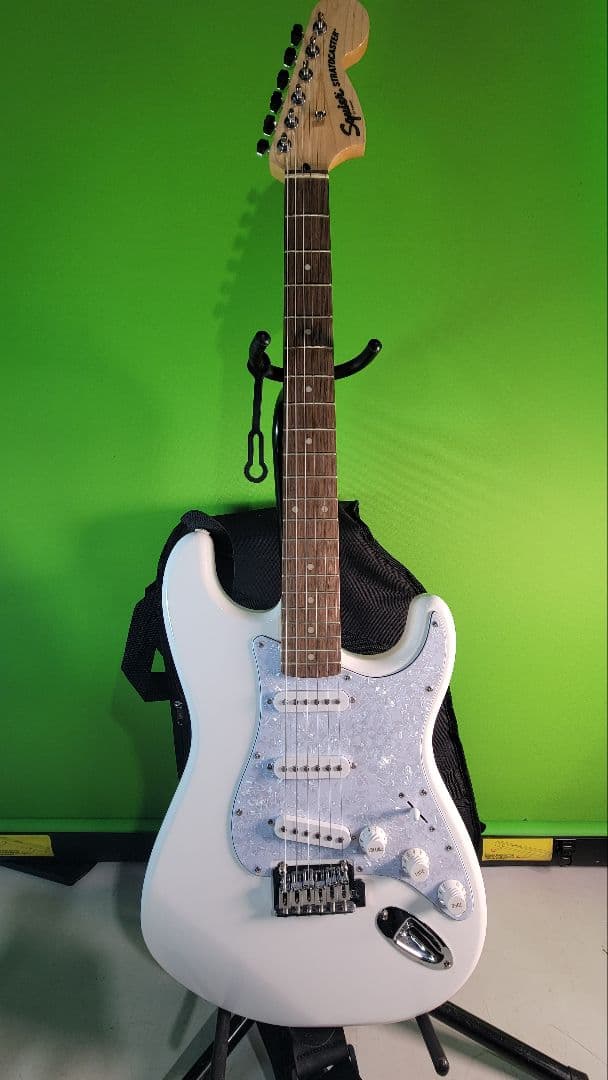 Squier by Fender stratocaster White 美品 Squier by Fender FSR Affinity stratocaster White Pearl Arctic