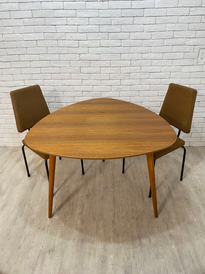 【ワンコ大好きッ子】三角形　ダイニング　テーブル　2名　3名　机　食卓