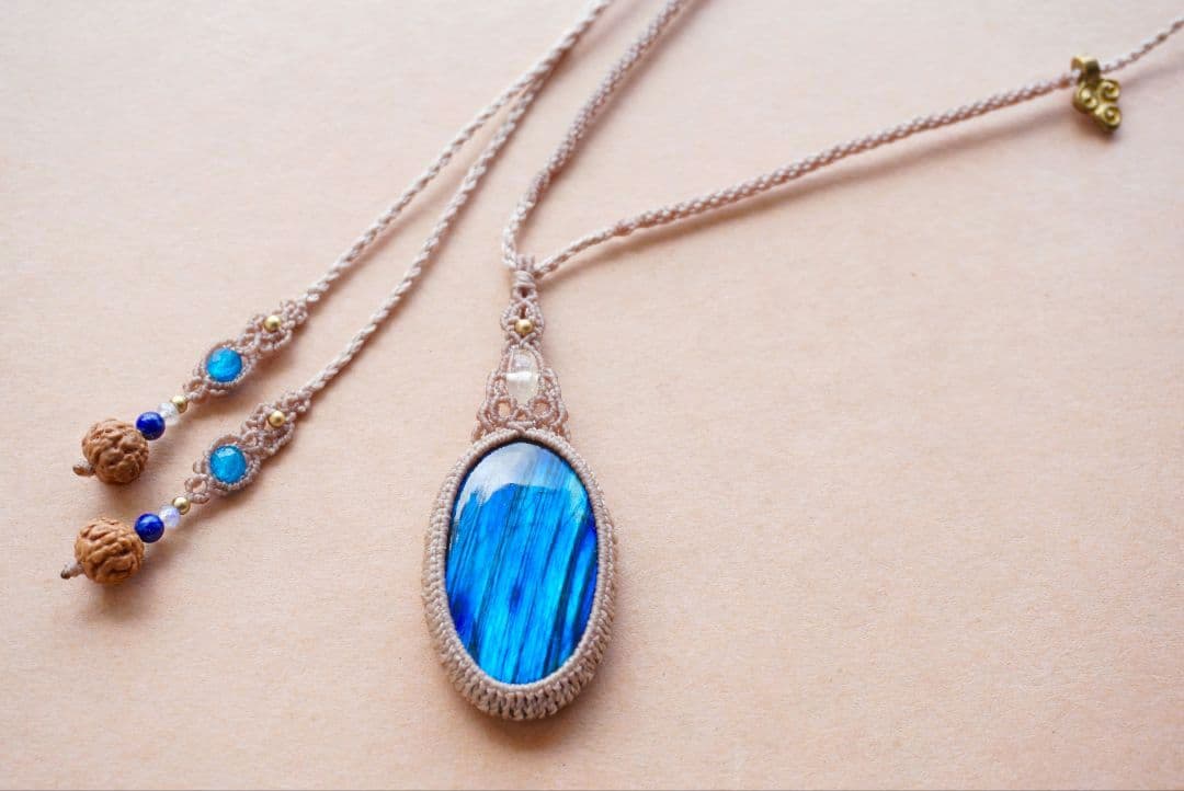 《鮮烈な青》ラブラドライト　レインボームーンストーン　マクラメ　ネックレス