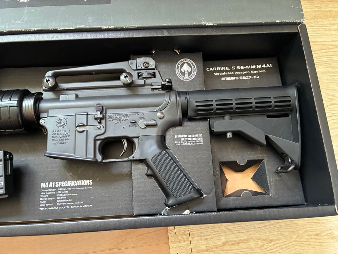 東京マルイ スタンダード電動ガン M4A1 予備マグ1 バッテリー２充電器付き