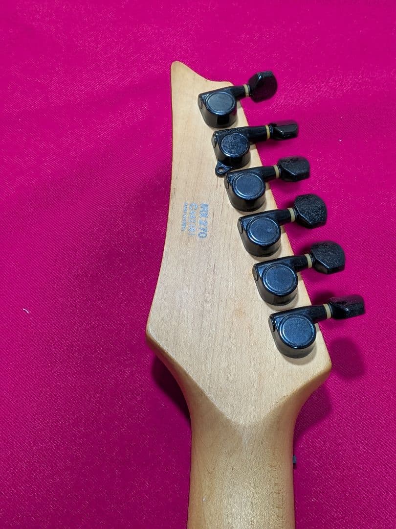 Ibanez ブラックエレキギター縄あり ギターケース付き - メルカリ