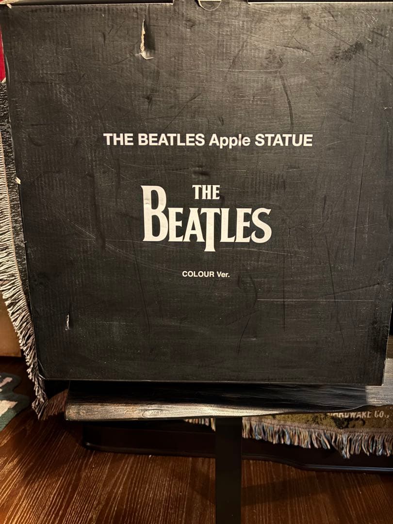 THE BEATLES Apple STATUE COLOUR Ver. - メルカリ
