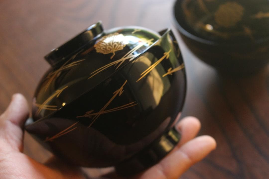 デッドストック！上質黒漆に極上松蒔絵の映えるお椀2点（検輪島塗蒔絵椀雑煮椀