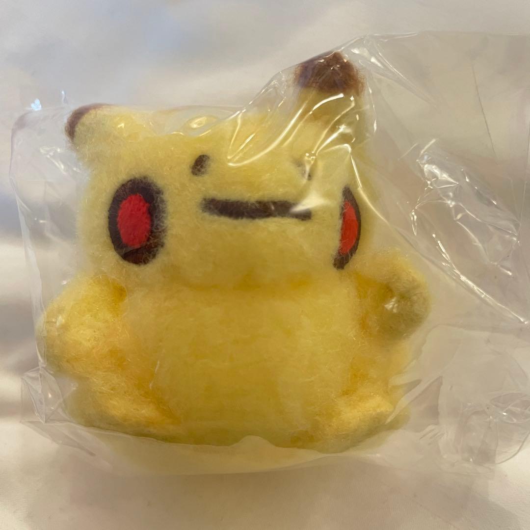 韓国　へんしんメタモン　カプセルマンション　ピカチュウ　マスコット　キーリング