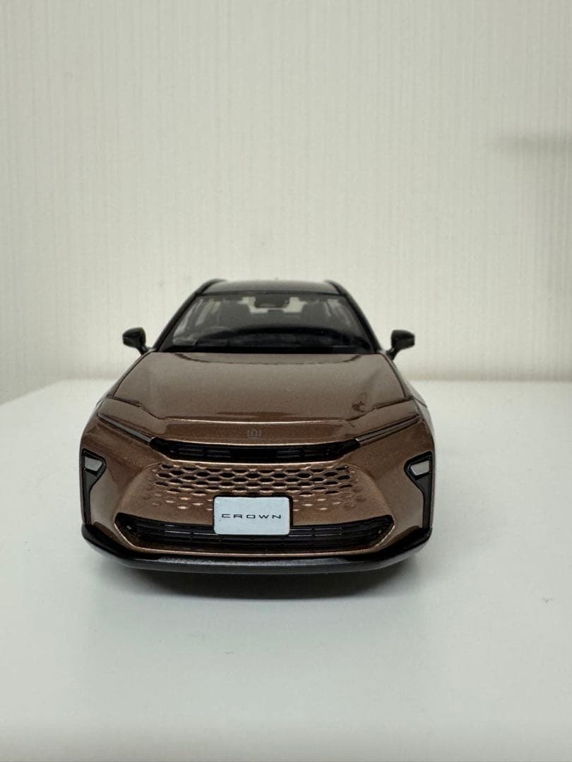 トヨタ　CROWN クラウンエステート　カラーサンプル