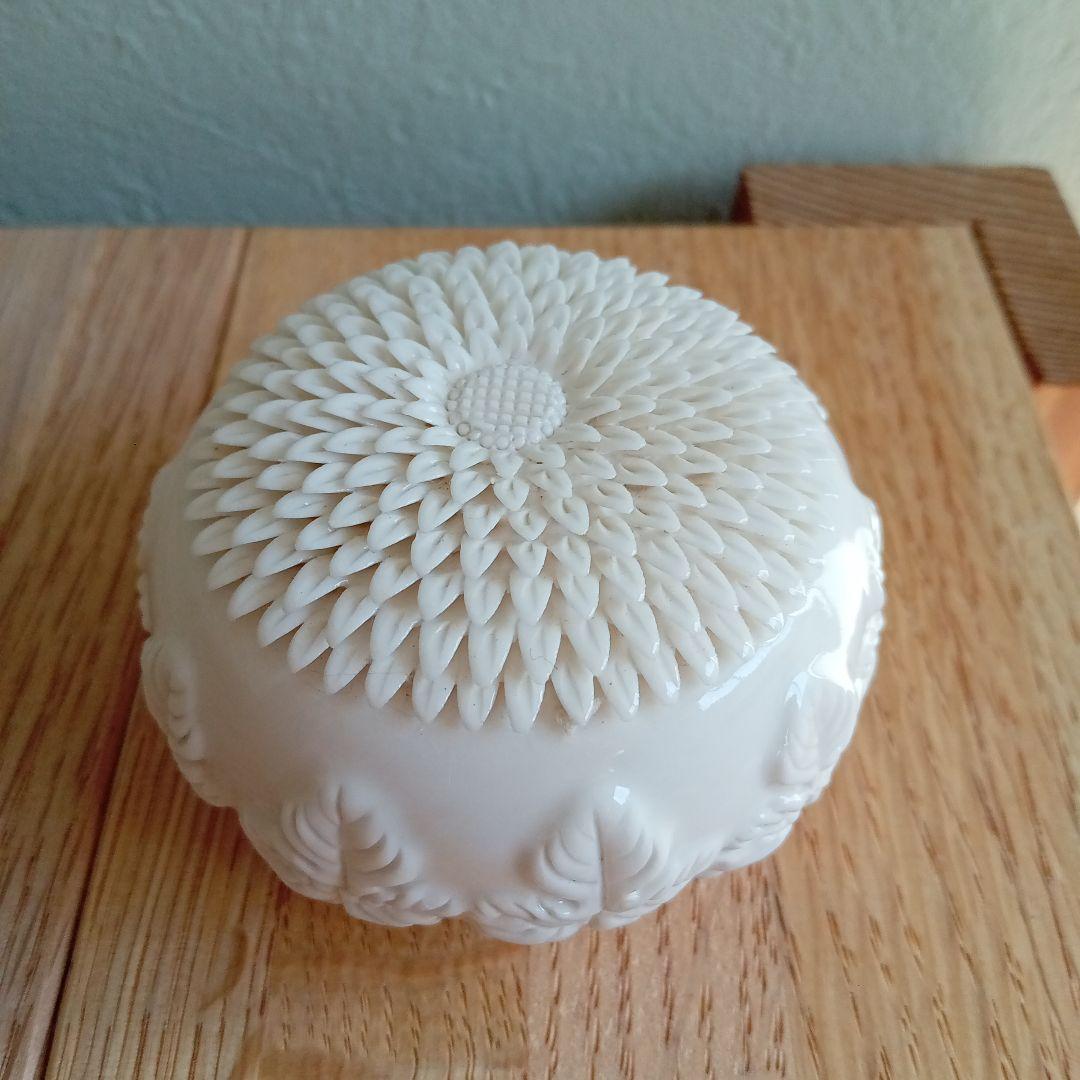 オンライン 平戸焼 十五代 中里茂右衛門 細密菊形 白磁香合 茶道具