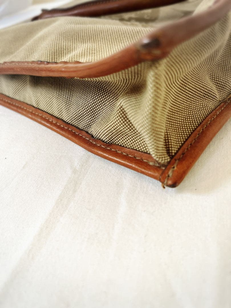 美品　イルビゾンテ　ビッグロゴ　ビジネス　ブリーフ　バッグ　カーキ