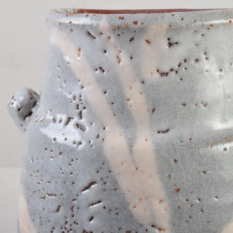 安藤日出武作　鼠志野　双耳花生　花瓶　共箱　V　8585