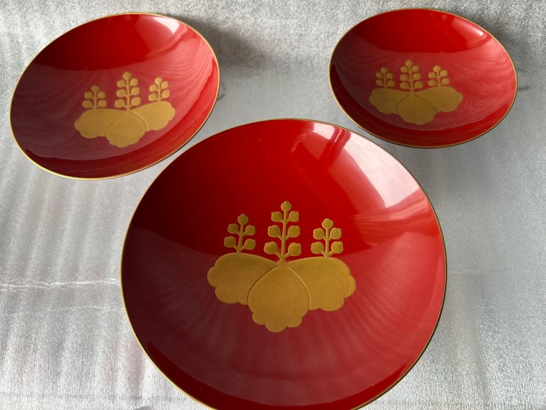 五.七桐紋蒔絵杯　朱盃漆器金蒔絵　宮内省御用品金銀木盃賞牌