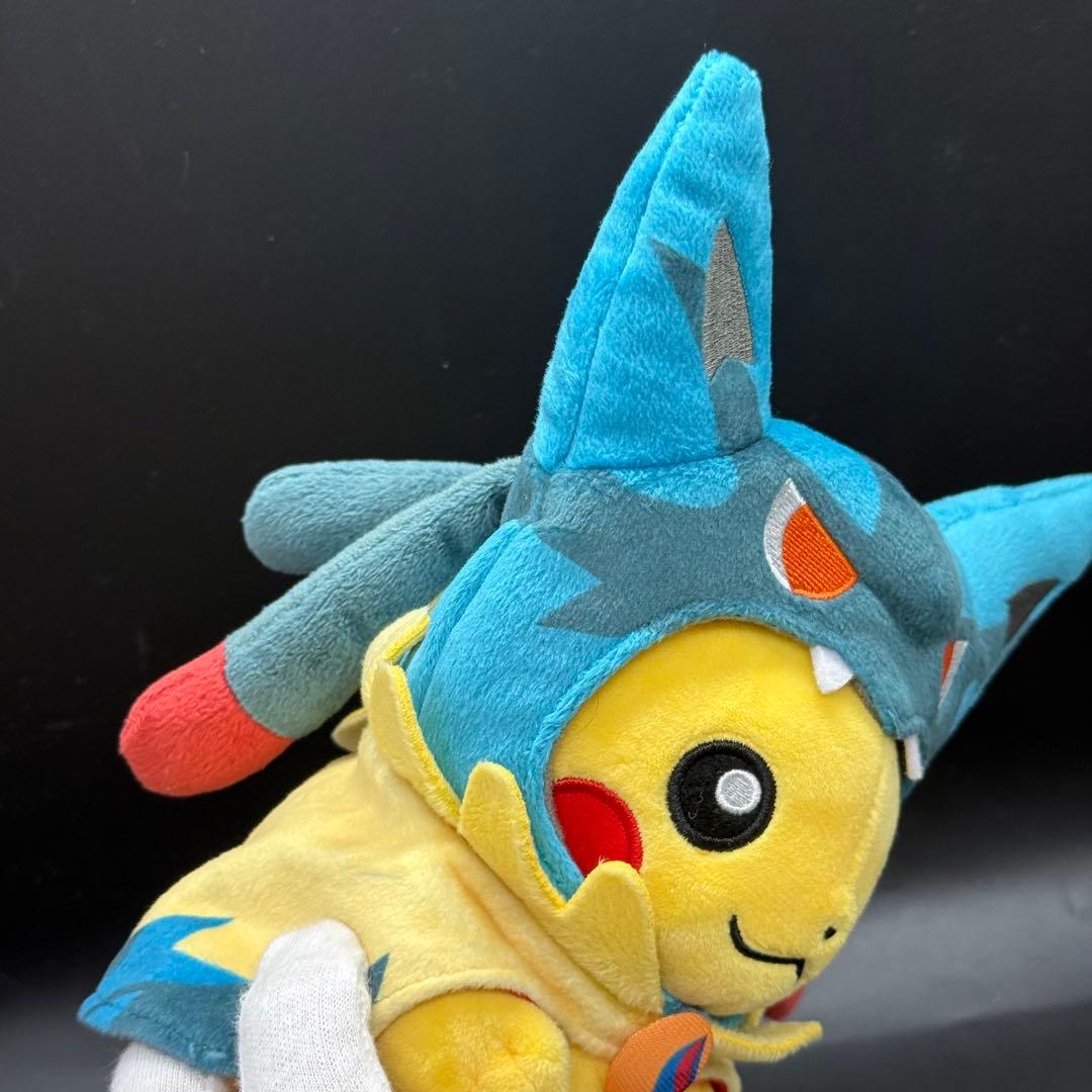 極美品 メガルカリオのポンチョを着たピカチュウ