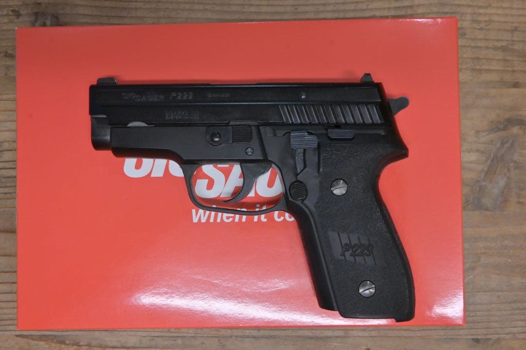 モデルガン タナカ SIG SAUER P229ブラック(発火式）