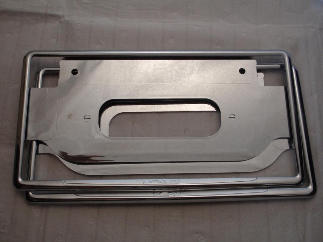 封印簡単　レクサス純正ナンバーフレーム + 純正ロックボルト　前後セット 　新品