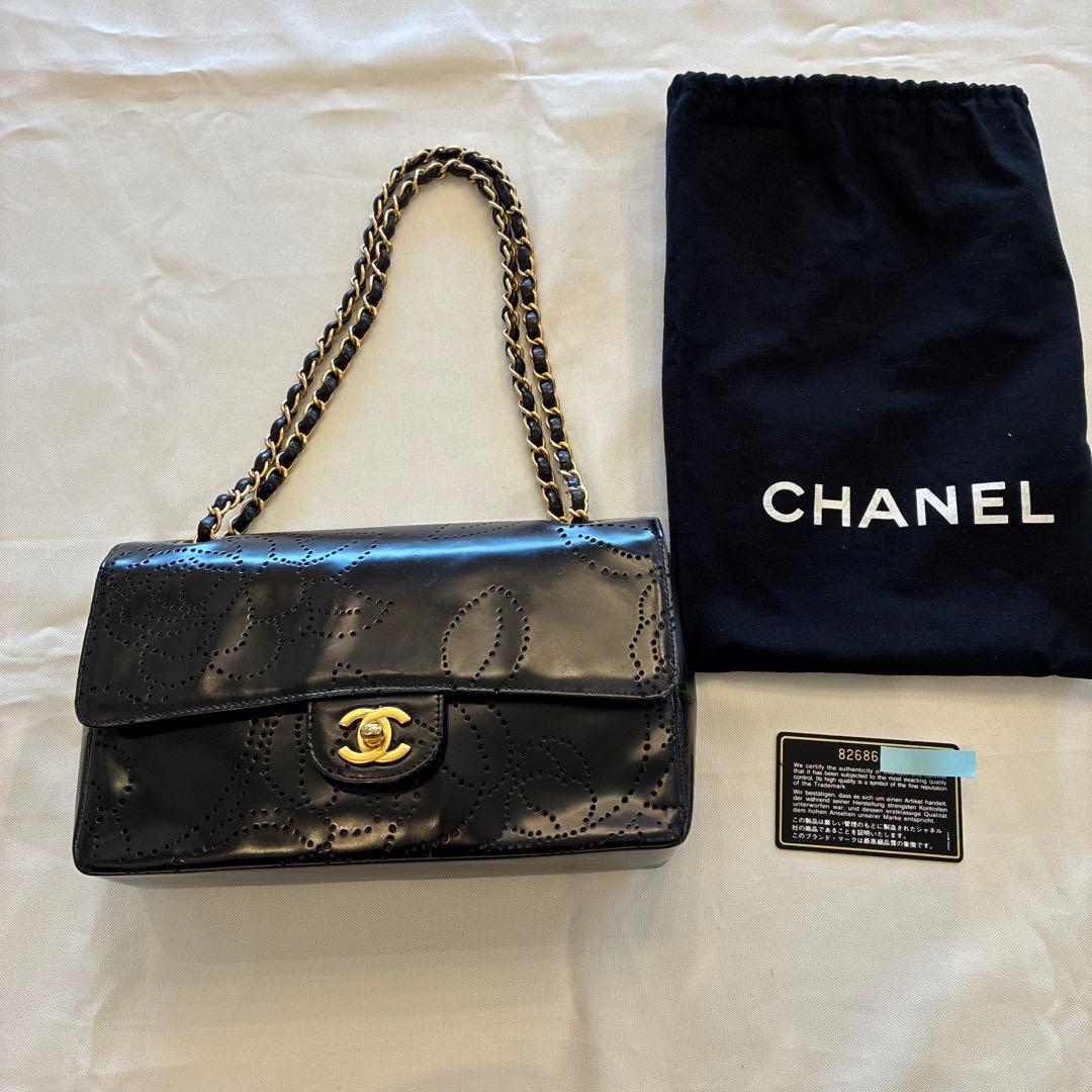 シャネル　パンチングカメリア　パテント　チェーンバッグ